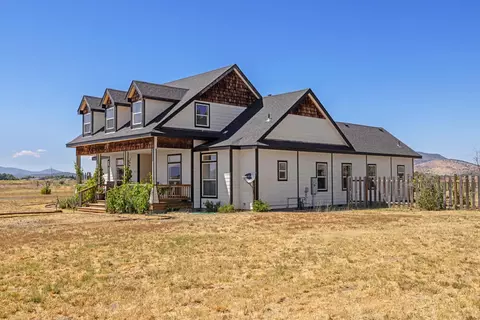 8705 Faircliff Ln, Klamath Falls, OR 97603