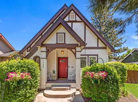 1248 NW Mt Washington Dr, Bend, OR 97703