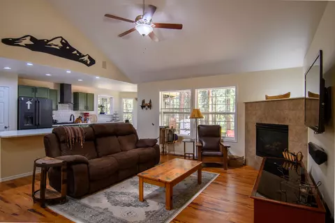 Living - 16886 Jacinto Rd, Bend, OR 97707 photo 1 of 1