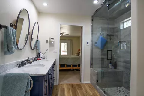 Bath - 16886 Jacinto Rd, Bend, OR 97707 photo 1 of 2