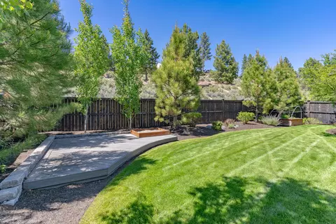 Exterior - 2808 NW Shields Dr, Bend, OR 97703 photo 7 of 7