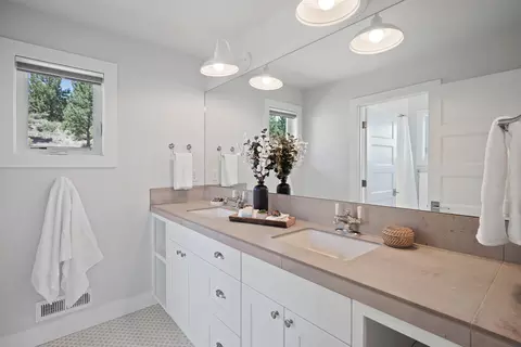 Bath - 2808 NW Shields Dr, Bend, OR 97703 photo 6 of 6