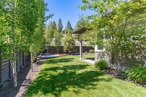 Exterior - 2808 NW Shields Dr, Bend, OR 97703 photo 6 of 7