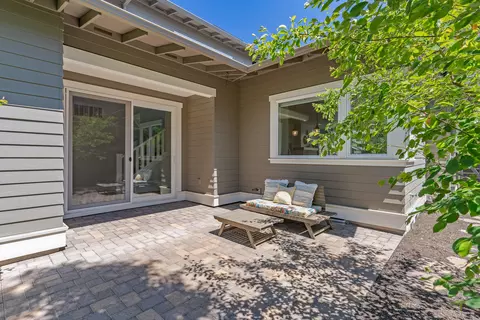 Exterior - 2808 NW Shields Dr, Bend, OR 97703 photo 5 of 7