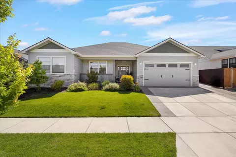 2668 Farmington Ave, Medford, OR 97504