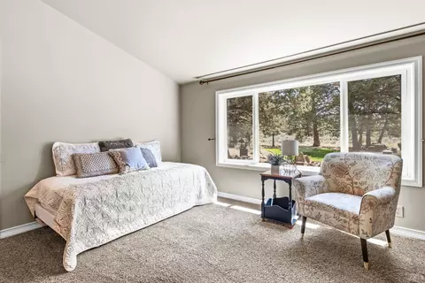 Bedroom - 21873 Rincon Ave, Bend, OR 97702 photo 6 of 9