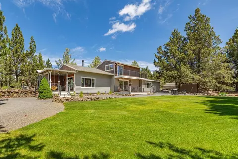 Exterior - 21873 Rincon Ave, Bend, OR 97702 photo 4 of 9