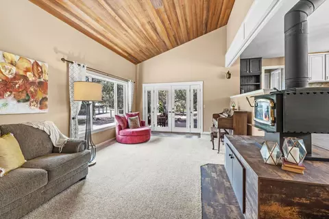 Living - 21873 Rincon Ave, Bend, OR 97702 photo 3 of 5