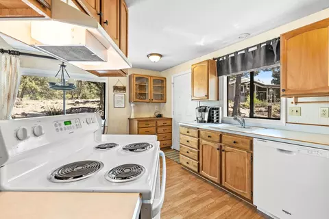 Kitchen - 21873 Rincon Ave, Bend, OR 97702 photo 2 of 4