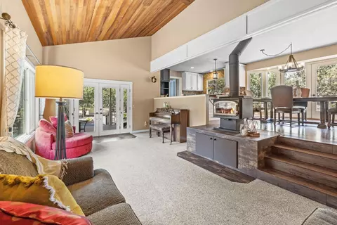 Living - 21873 Rincon Ave, Bend, OR 97702 photo 4 of 5