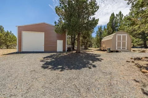 Exterior - 21873 Rincon Ave, Bend, OR 97702 photo 8 of 9