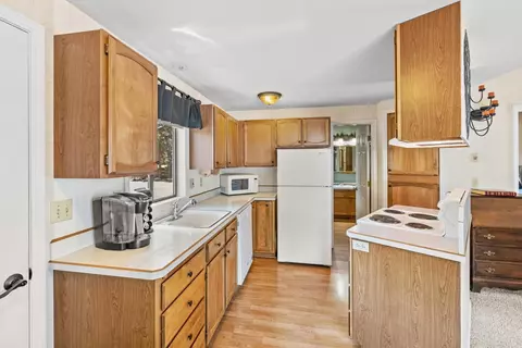 Kitchen - 21873 Rincon Ave, Bend, OR 97702 photo 1 of 4
