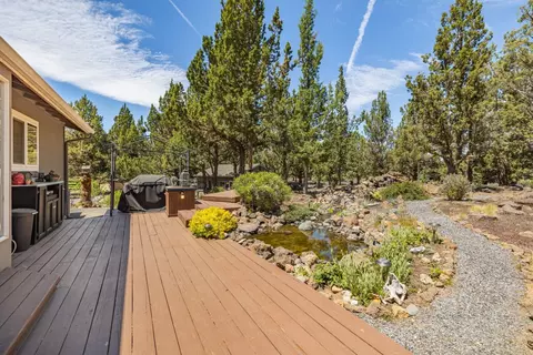 Exterior - 21873 Rincon Ave, Bend, OR 97702 photo 5 of 9