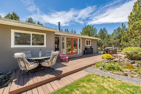 Exterior - 21873 Rincon Ave, Bend, OR 97702 photo 1 of 9