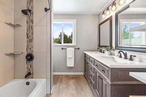 Bath - 21873 Rincon Ave, Bend, OR 97702 photo 5 of 6