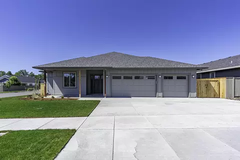 3905 Wyoming Ln, Medford, OR 97504
