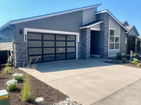 2991 NW Hidden Ridge Dr # 79, Bend, OR 97703