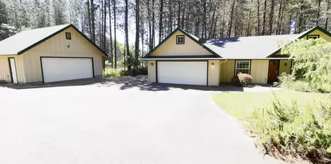 1707 Jaynes Dr, Grants Pass, OR 97527