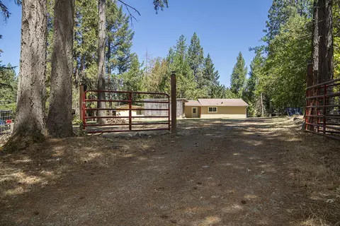 856 Jaynes Dr, Grants Pass, OR 97527