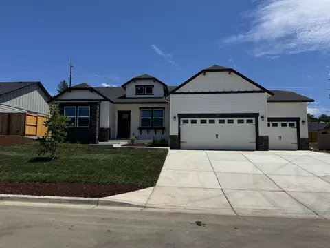 2722 High Cedars Ln #170, Medford, OR 97504