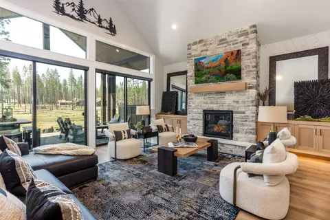Living - 56396 Mirror Rock Loop #342, Bend, OR 97707 photo 2 of 4