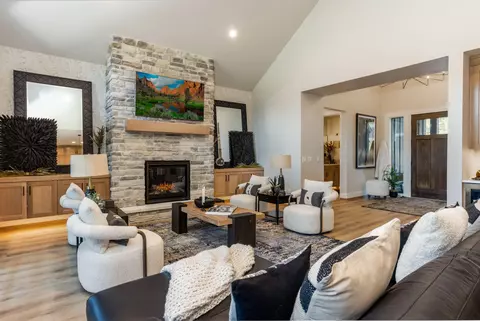 Living - 56396 Mirror Rock Loop #342, Bend, OR 97707 photo 3 of 4