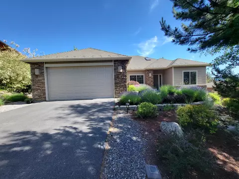 4702 Horned Lark Dr, Klamath Falls, OR 97601