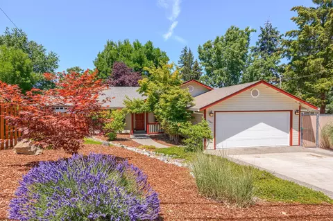 1425 Hillcourt St, Medford, OR 97504