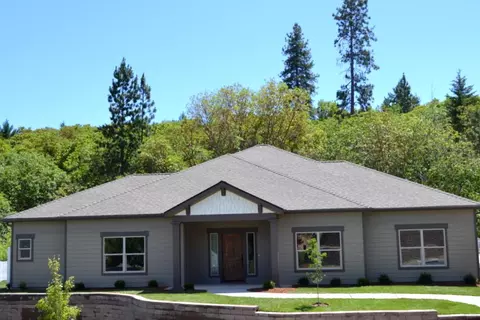2261 SE Wyndham Way, Grants Pass, OR 97527