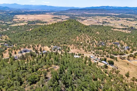 342 Leafwood Dr, Eagle Point, OR 97524 photo 2