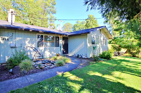 1115 NE Beacon Dr, Grants Pass, OR 97526