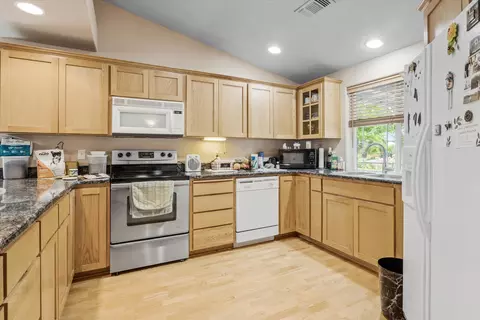 67 Freshwater Dr, Phoenix, OR 97535 photo 10
