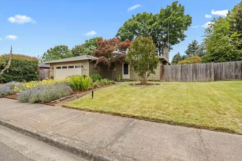 545 Dogwood Dr, Medford, OR 97501