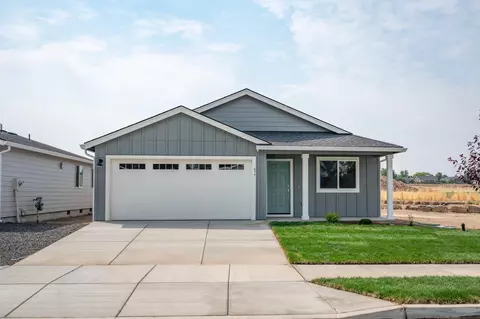 677 NE Mccampbell St, Madras, OR 97741
