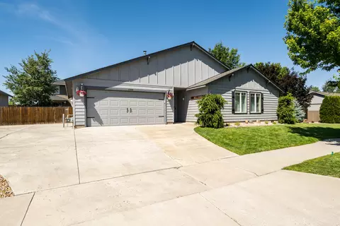 3049 SW Cascade Ave, Redmond, OR 97756