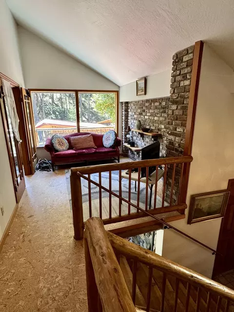 Entry Way - 6006 Thompson Creek Rd, Applegate, OR 97530 photo 6 of 7