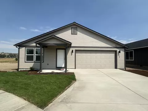 769 NE Rickenbacker Rd, Madras, OR 97741