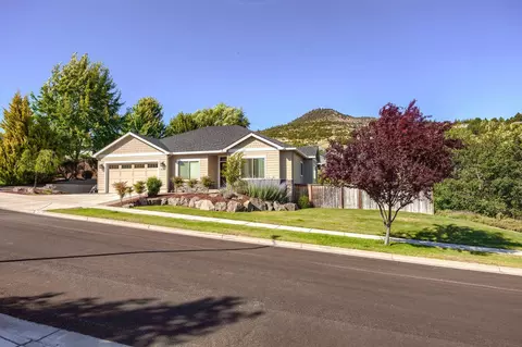 4347 Navarro Springs Ave, Medford, OR 97504