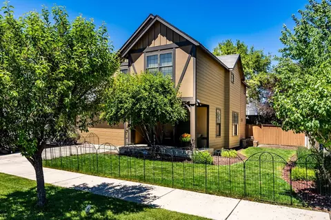 20800 SE Helen Ln, Bend, OR 97702