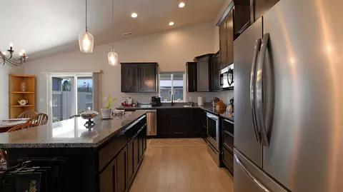 Kitchen - 53 Hidden Valley Dr, Eagle Point, OR 97524 photo 4 of 5
