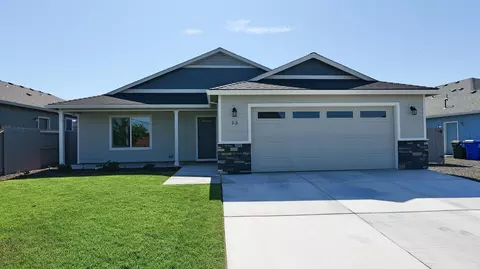 53 Hidden Valley Dr, Eagle Point, OR 97524