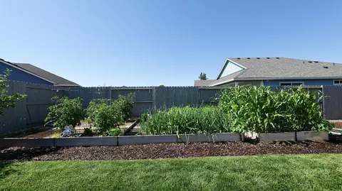Exterior - 53 Hidden Valley Dr, Eagle Point, OR 97524 photo 6 of 9