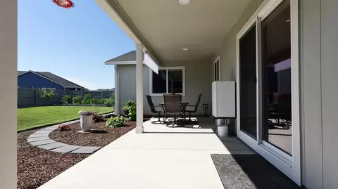 Exterior - 53 Hidden Valley Dr, Eagle Point, OR 97524 photo 2 of 9