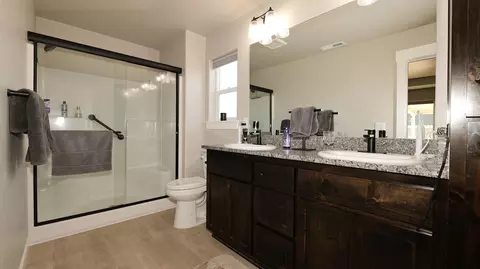Bath - 53 Hidden Valley Dr, Eagle Point, OR 97524 photo 1 of 8