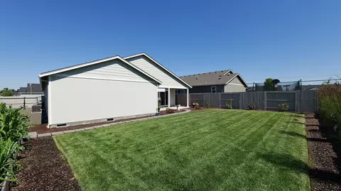 Exterior - 53 Hidden Valley Dr, Eagle Point, OR 97524 photo 5 of 9