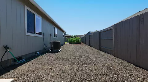 Exterior - 53 Hidden Valley Dr, Eagle Point, OR 97524 photo 8 of 9