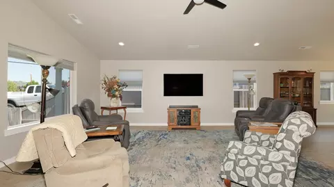 Living - 53 Hidden Valley Dr, Eagle Point, OR 97524 photo 1 of 1