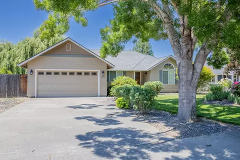 1074 Kokanee Ln, Grants Pass, OR 97527