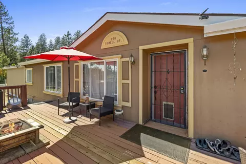 300 Sowell Dr, Shady Cove, OR 97539