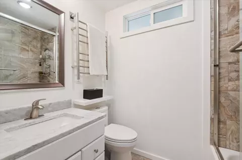 Bath - 4370 N Shasta Loop, Eugene, OR 97405 photo 2 of 5
